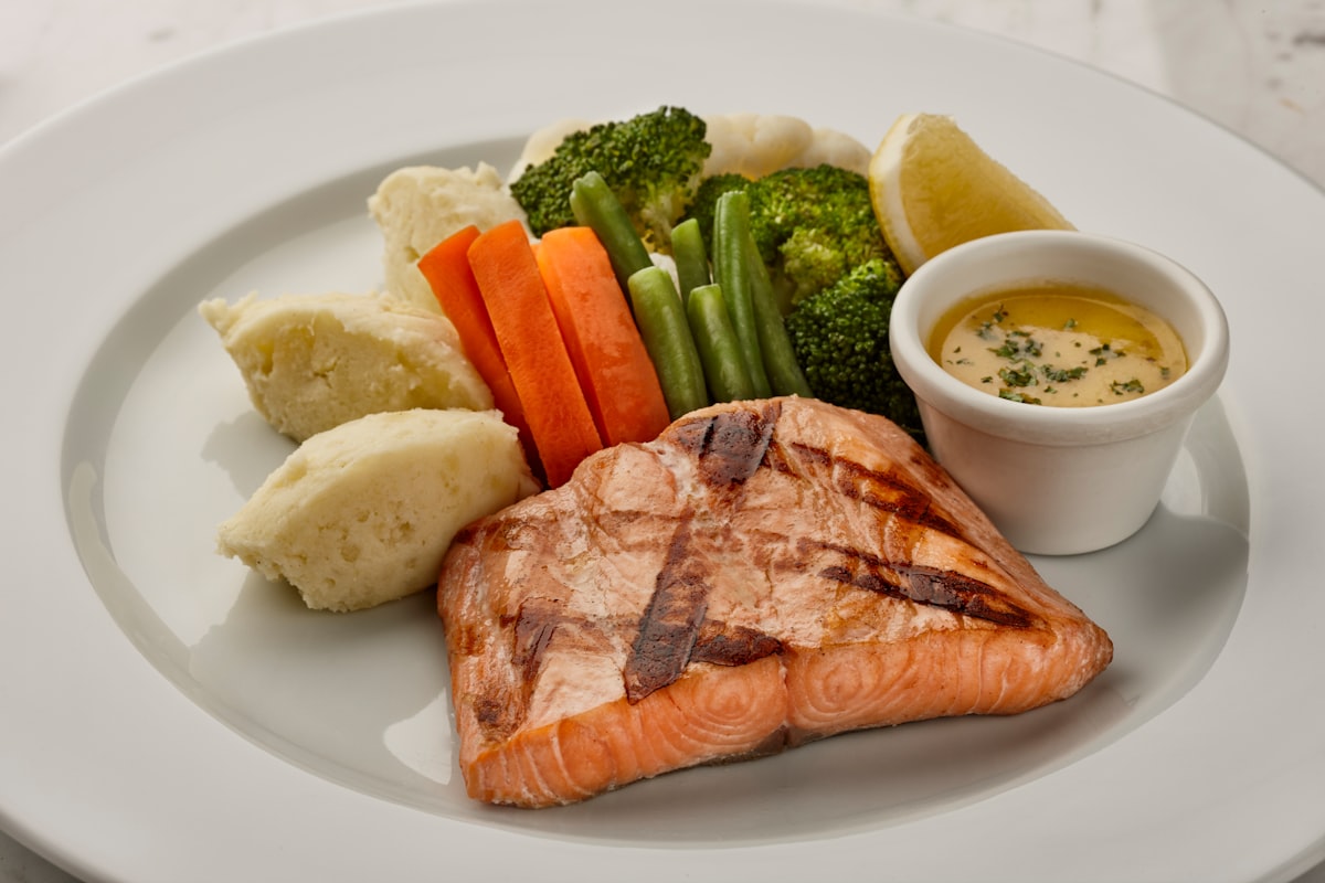 Anti-inflammatory meal preparation with fresh vegetables